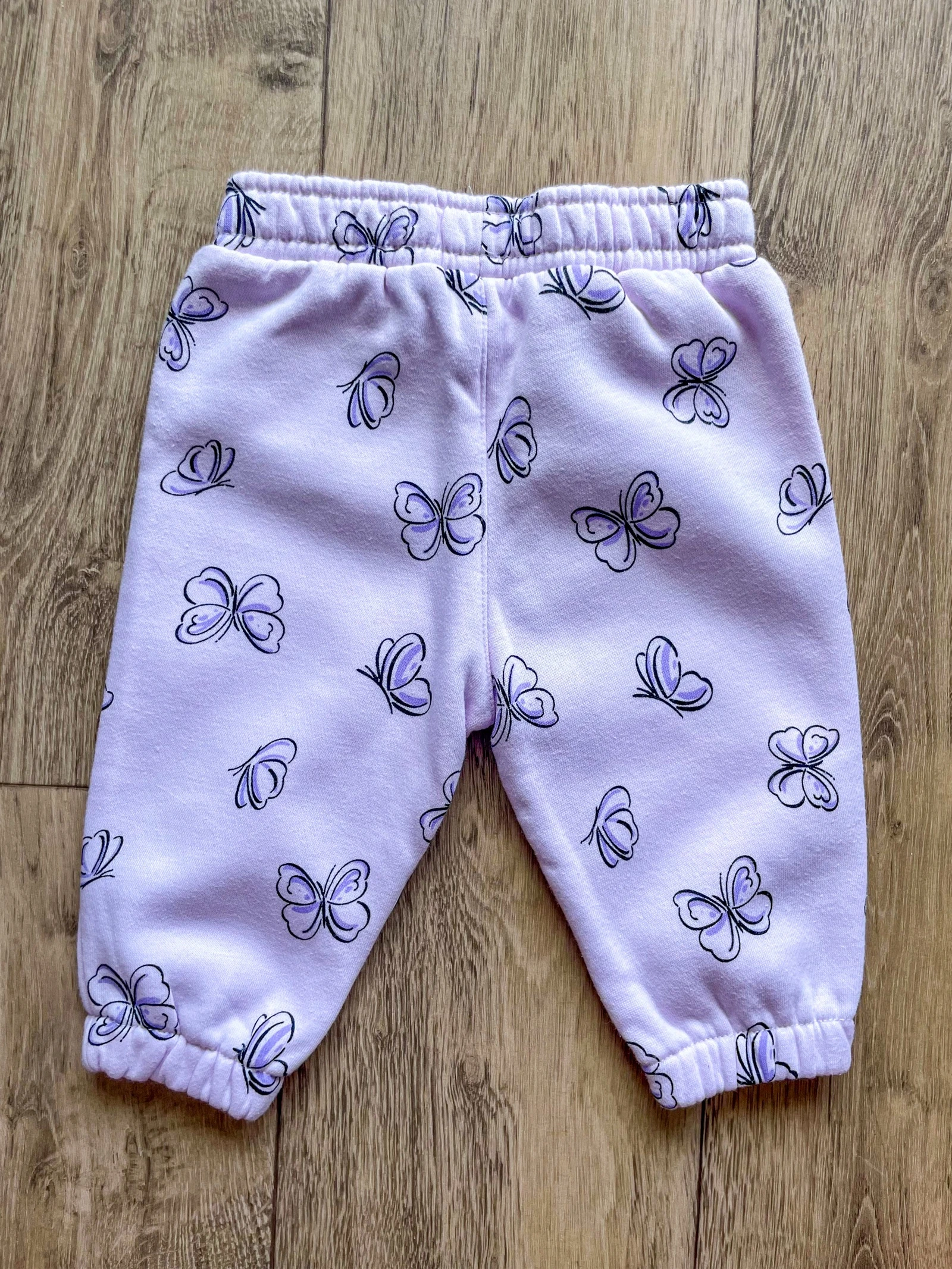 Schattige en jogging violette set met vlindermotief Primark maat 3-6 maanden – photo 9